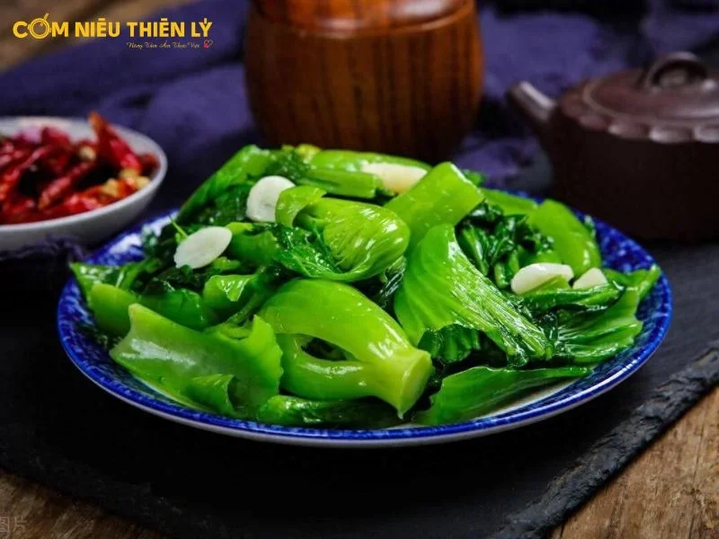 Rau xào tươi mát nhưng không bị nhạt nhoà gây nhàm chán
