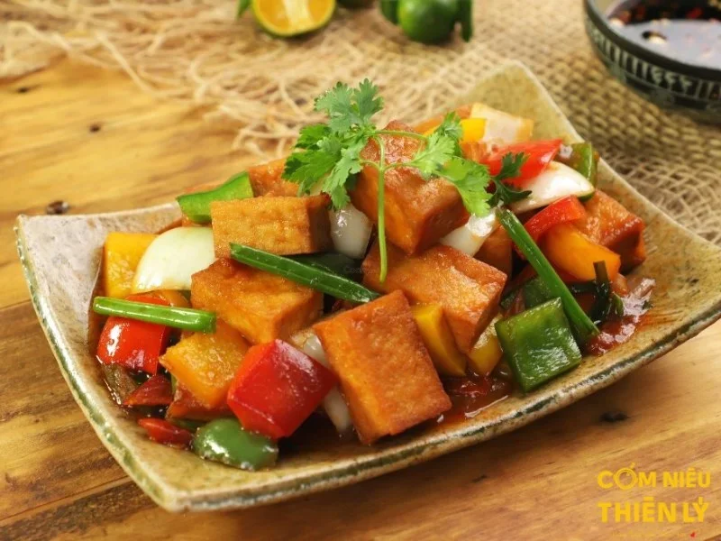 Đậu phụ xào rau củ thanh đạm, giàu dinh dưỡng và chất xơ