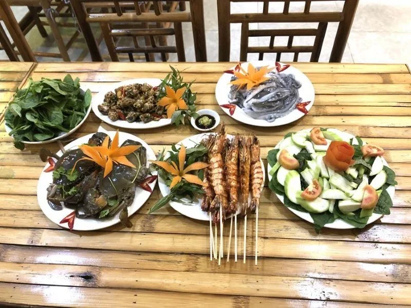 Thực đơn phong phú tại nhà hàng cơm niêu Trường Sơn