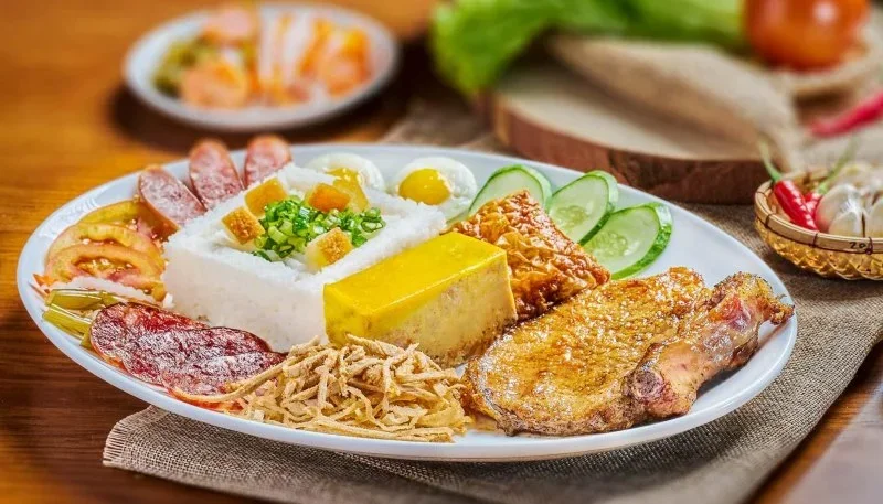 Suất cơm tấm sườn, chả, bì hấp dẫn, giàu dinh dưỡng