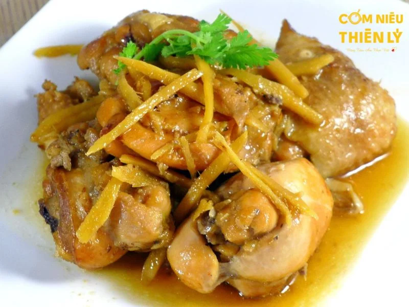 Chicken braised with ginger is a dish that is easy to prepare and suits a variety of tastes.