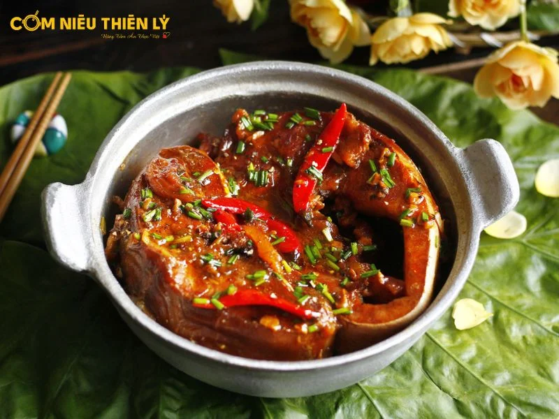 Braised fish in clay pot: rich in flavor, yet not heavy, perfect for Tet holidays.