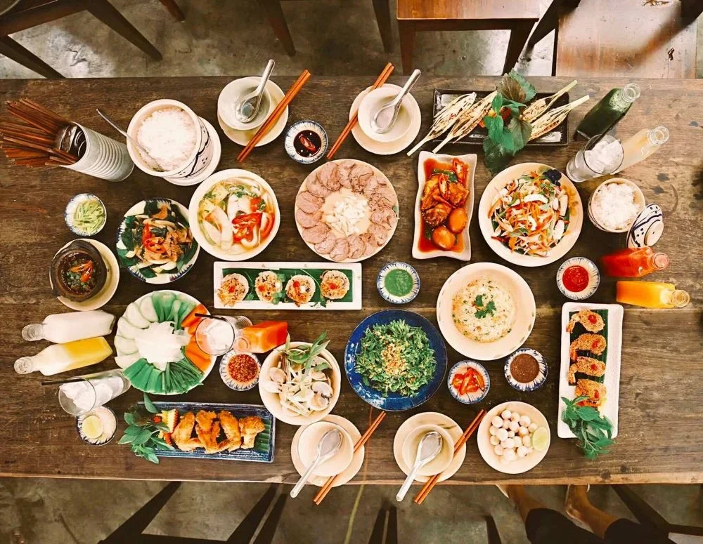 Món ăn của quán được chế biến tinh tế, mang đậm hương vị quê hương
