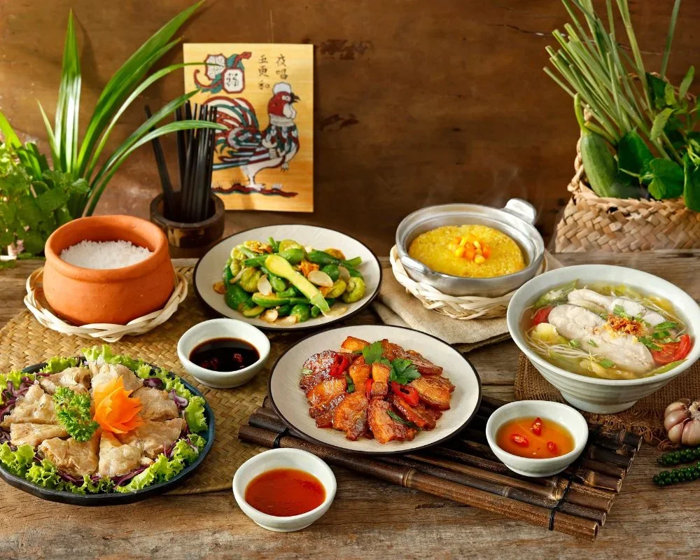 A delicious and famous restaurant in District 1, Ho Chi Minh City, Com Nieu Thien Ly.