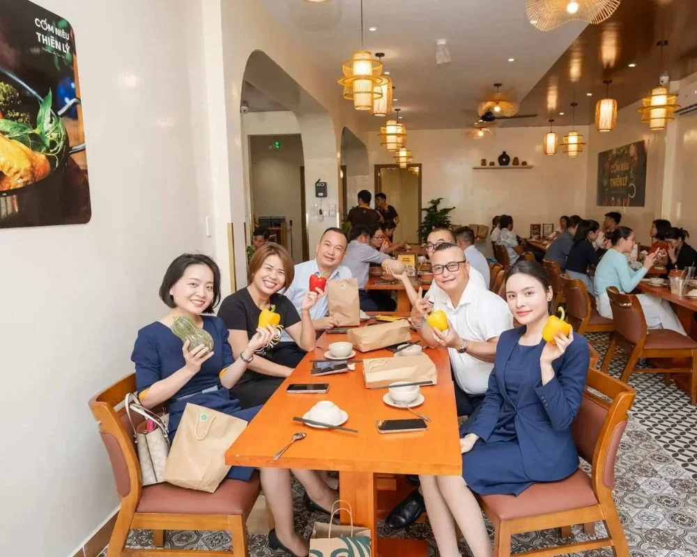 Cơm Niêu Thiên Lý - Nhà hàng nổi tiếng Sài Gòn thích hợp cho các buổi tụ họp cùng gia đình, bạn bè và đồng nghiệp